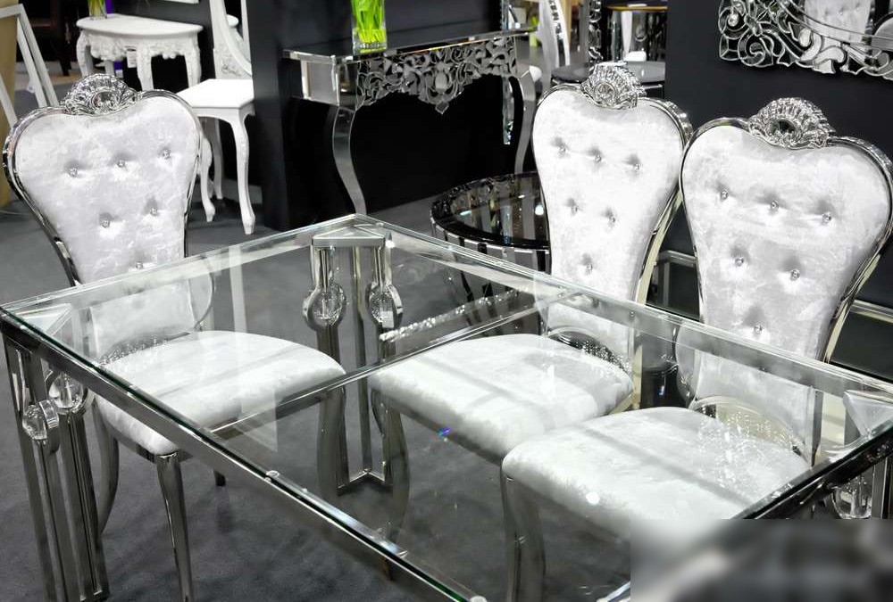 الفهد السنطور الدبلوماسية نجاة تنفجر  FLORA silvergrå stol i velour, rokoko inspirerande stol i silver, stol med vinklade ben